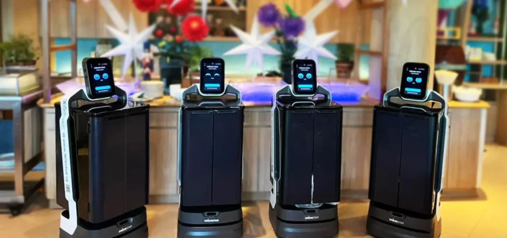 5-Star Hotel Enhances Service with 365Robot-Waiter Robot Servers